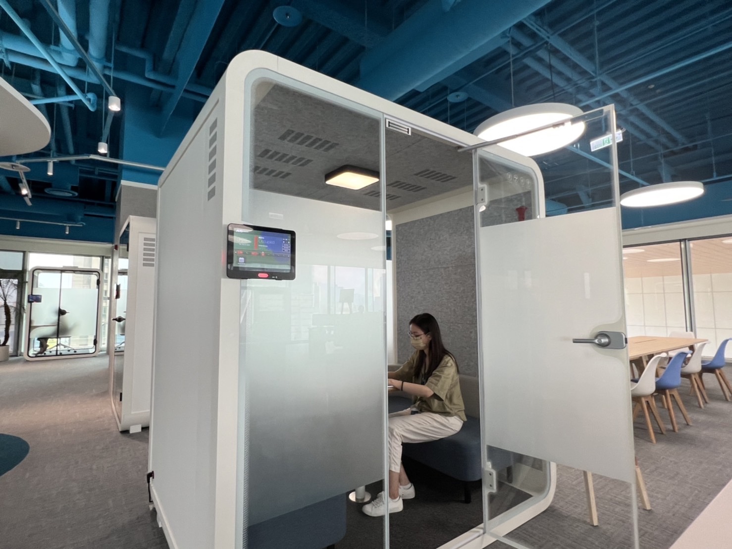 mg冰球突破高雄據點的智慧行動辦公艙，展現mg冰球突破在面板以外的研發應用軟實力